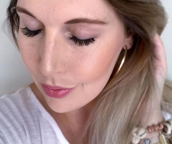 LCN Volume Eyelash Extensions