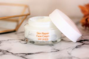 Justine Tissue Oil Face Cream - SPF20