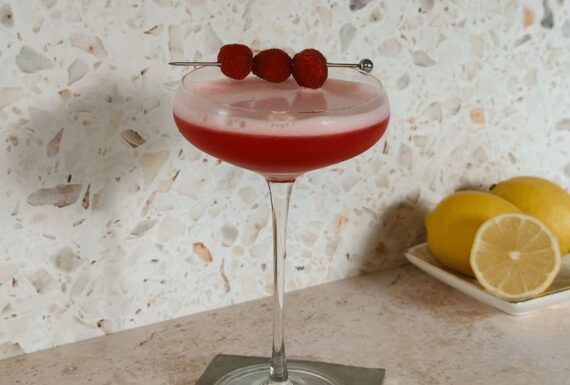 [DRINK] Clover Club Cocktail | A Flirty, Frothy Classic